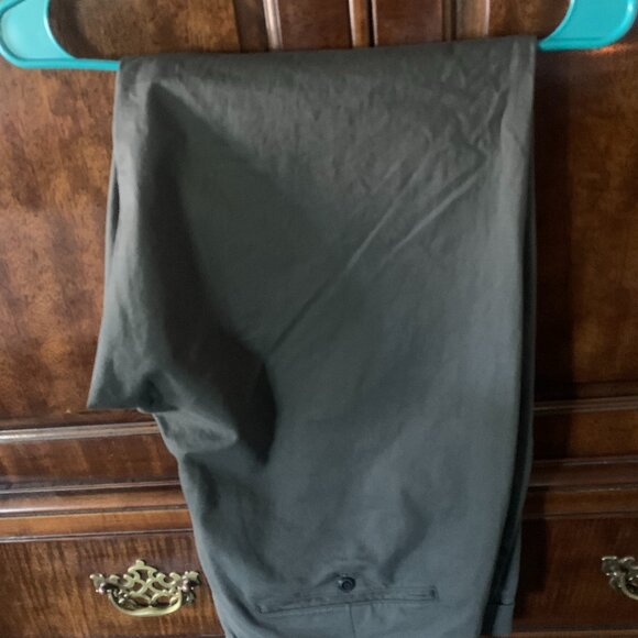 Men's Size 40w  x 30L (Straight Leg) GAP Brand Chino Style Pants Dark Green NEW - Picture 1 of 10